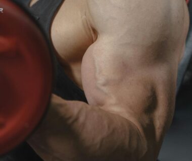 bicep-dumbbell-exercises-that-actually-build-big-arms-at-home