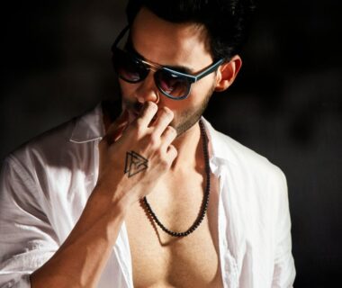 how-attractiveness-hacks-improve-first-impressions-at-work